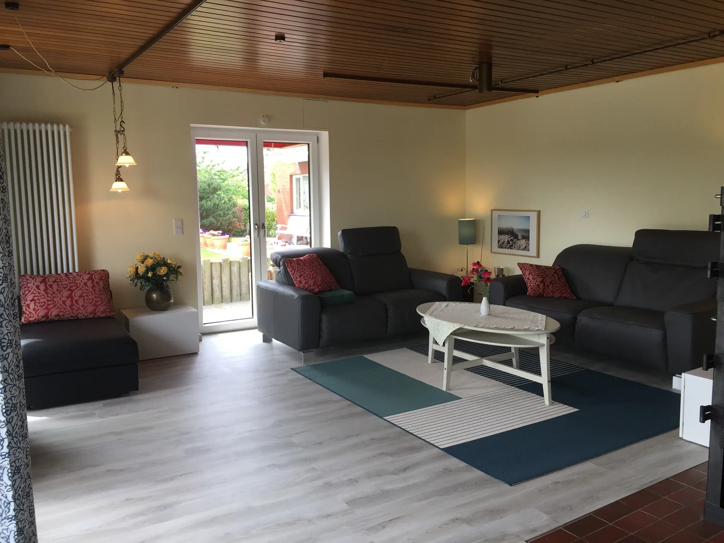 Wohnzimmer der Ferienwohnung Memmert mit Sitzgruppe